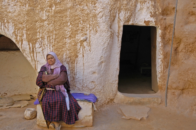 tunisia, atlas, roman, camels-11.jpg - CAVE DWELLINGS - TUNISIA